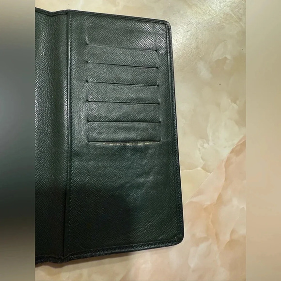 💯 Authentic Louis Vuitton Taiga Leather Long Wallet (175) - Picture 3 of 12